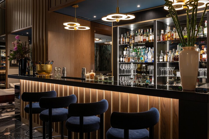 Lounge 118 of 131