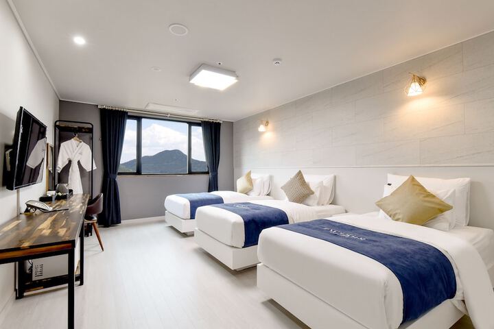 Room 3 of 155