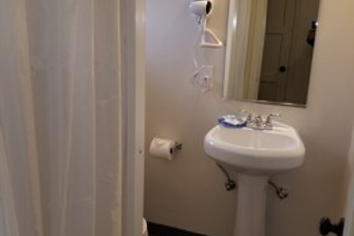 Room 7 of 18