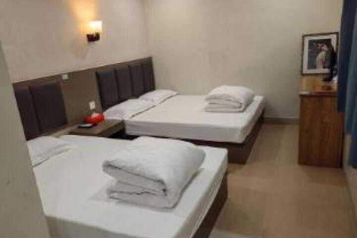 Room 9 of 10