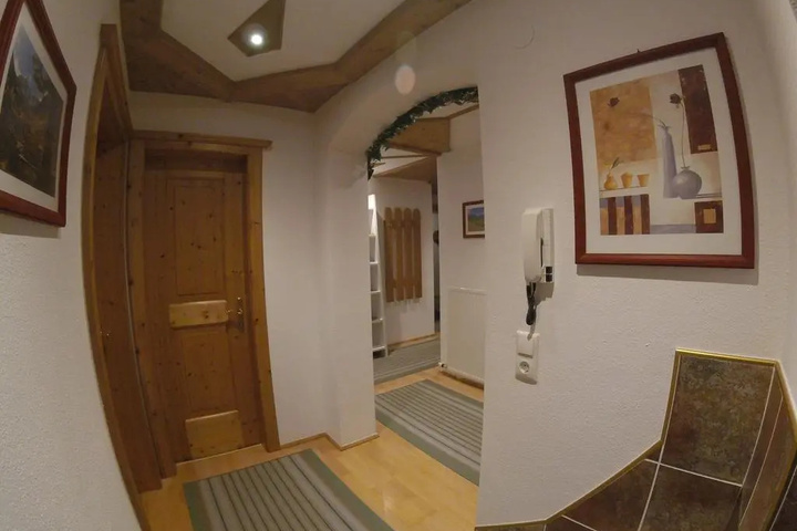 Room 6 of 13