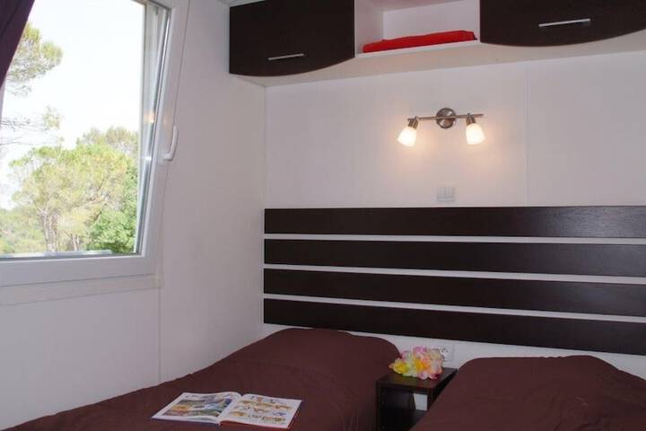 Room 16 of 182