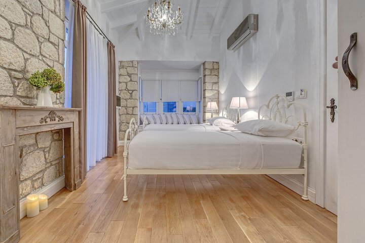 Room 28 of 60