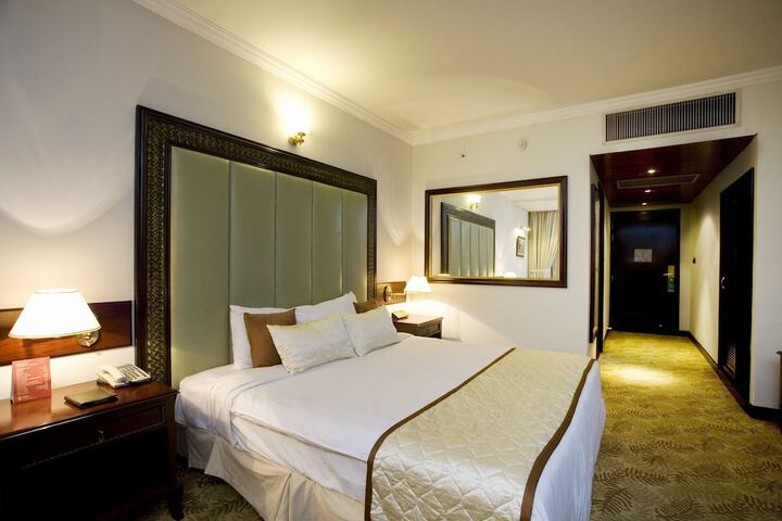 Room 25 of 259