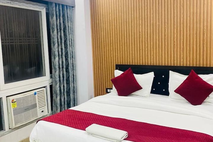 Room 12 of 24