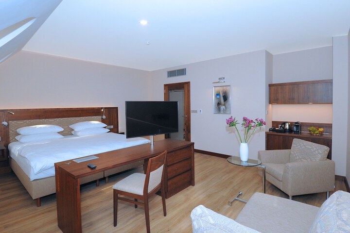 Room 6 of 52
