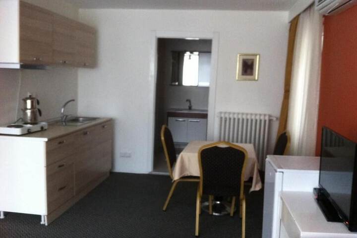 Room 8 of 28