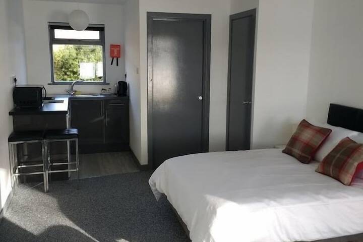 Room 4 of 12