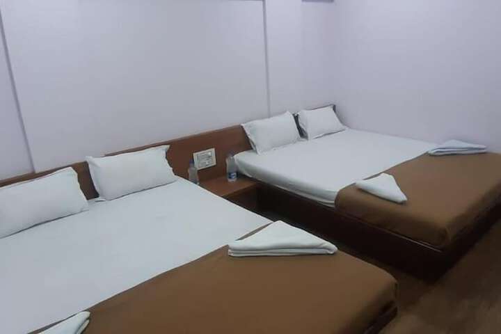 Room 9 of 32