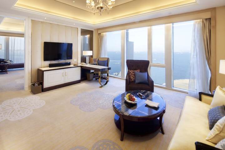 Room 5 of 68