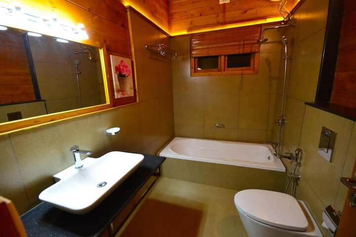 Room 2 of 10