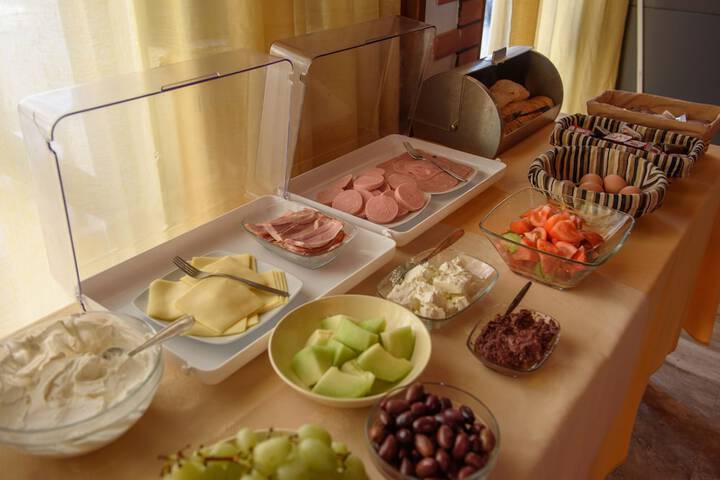 Dining 23 of 48