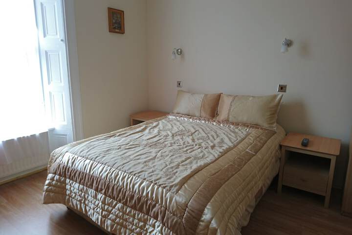 Room 4 of 25