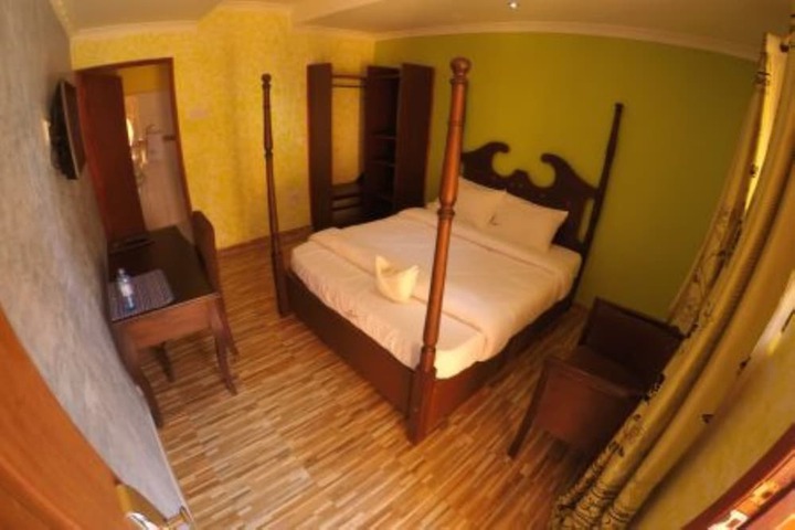 Room 8 of 32