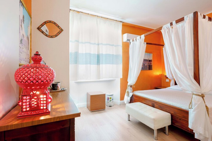 Room 9 of 42