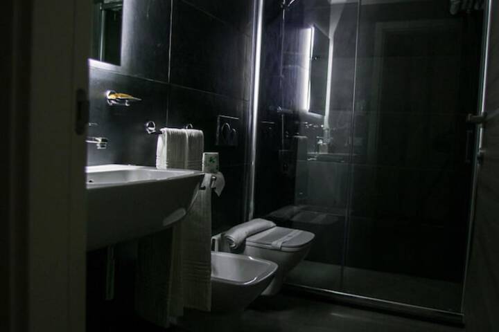 Room 32 of 60