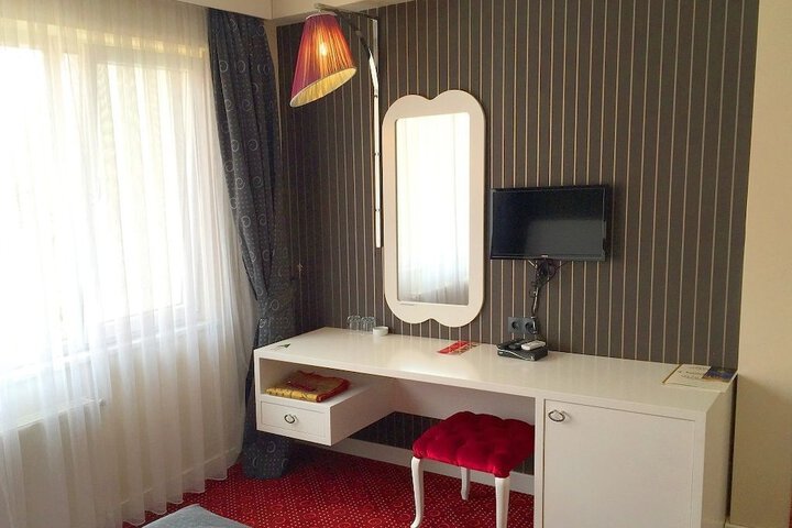Room 13 of 33