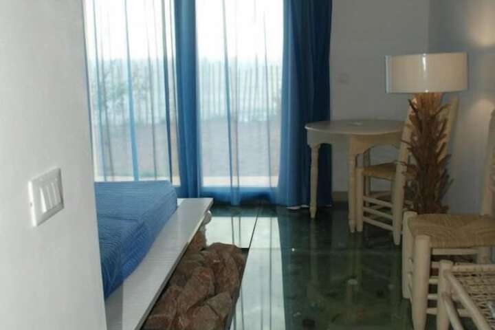 Room 3 of 41