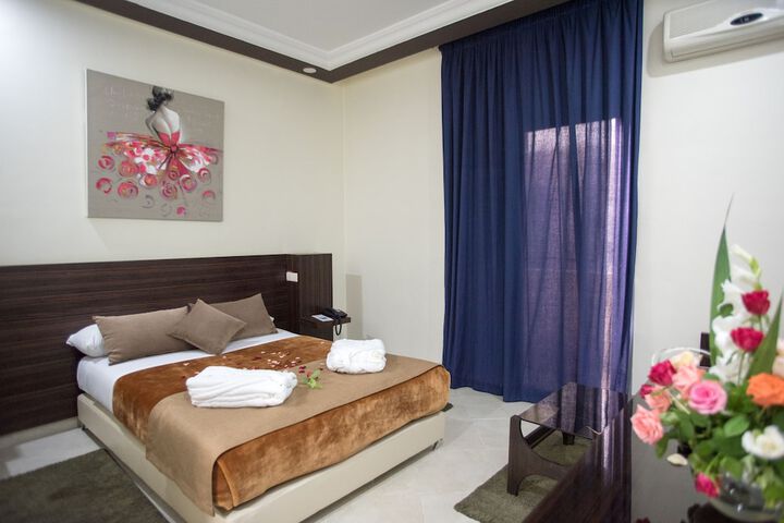 Room 10 of 37