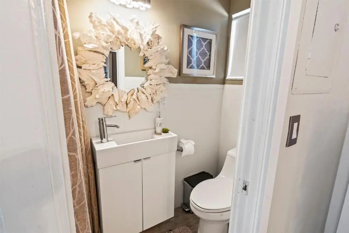 Room 8 of 24