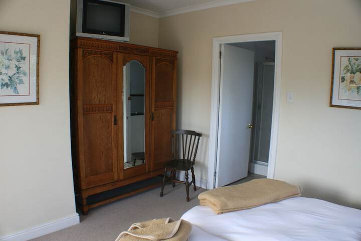 Room 19 of 198