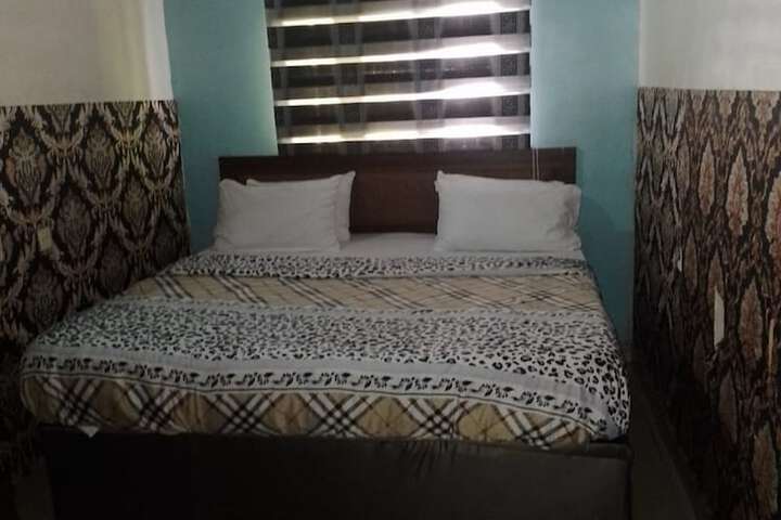 Room 9 of 33