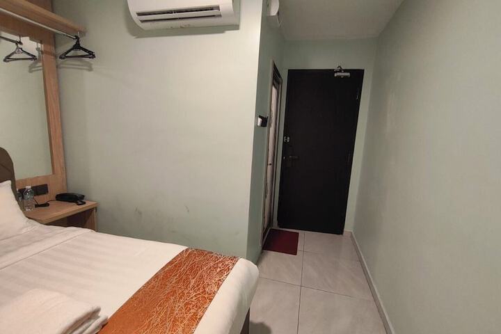 Room 8 of 60