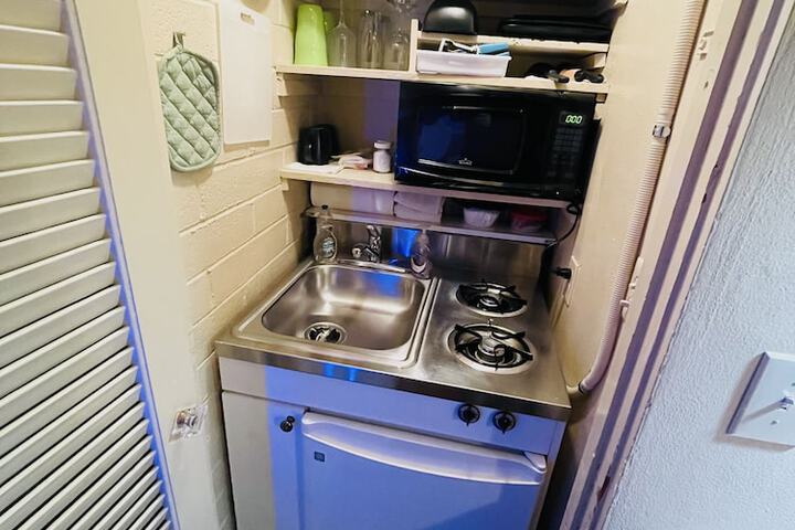 Studio King Bed Patio Kitchenette (31 of 51)