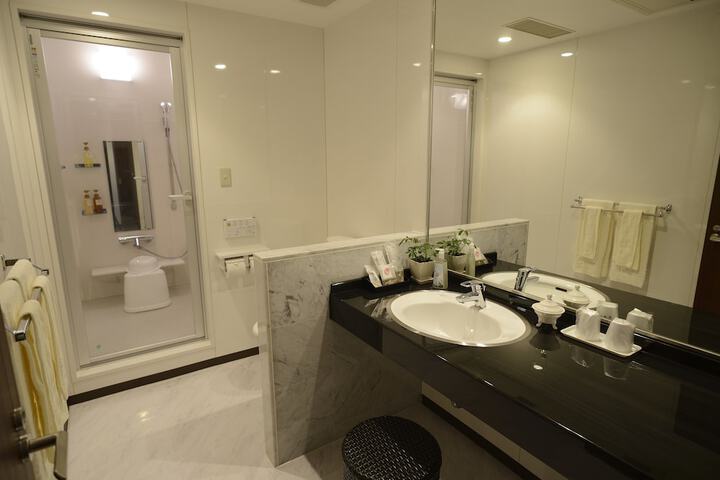 Room 18 of 32