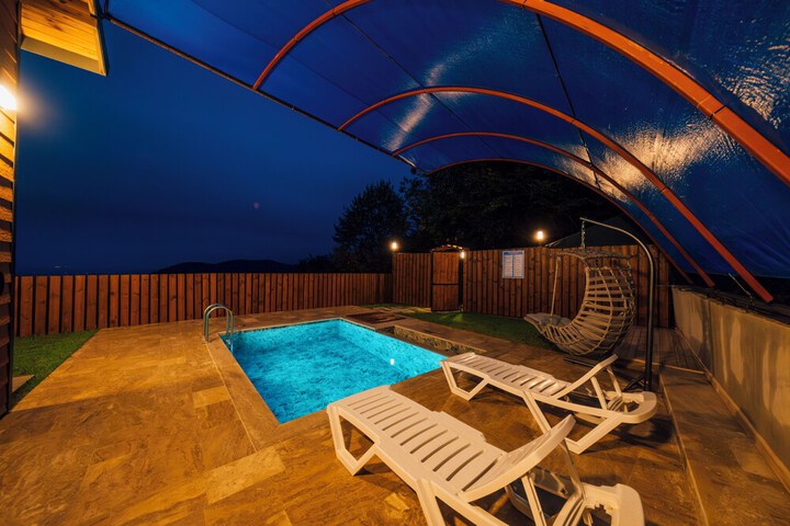 Pool 55 of 80