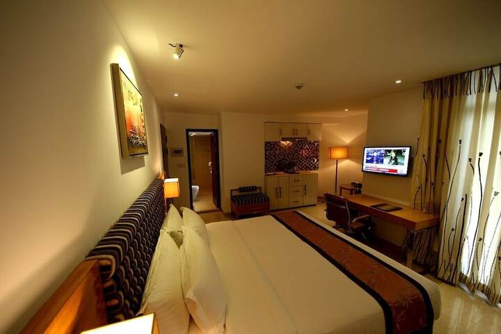 Room 42 of 100