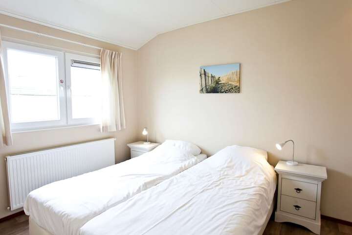 Room 2 of 40
