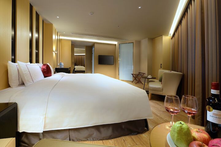 Room 16 of 54
