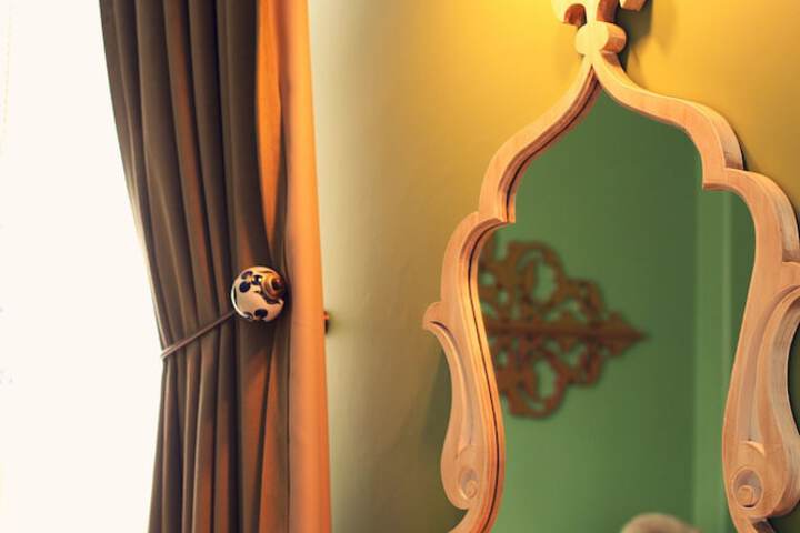 Room 7 of 18