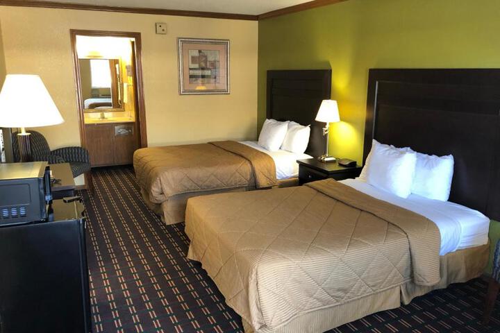 2 Double Beds (4 of 6)