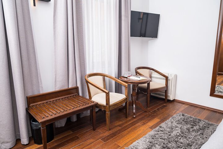 Room 4 of 23