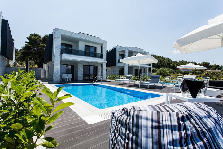 Pool 26 of 48