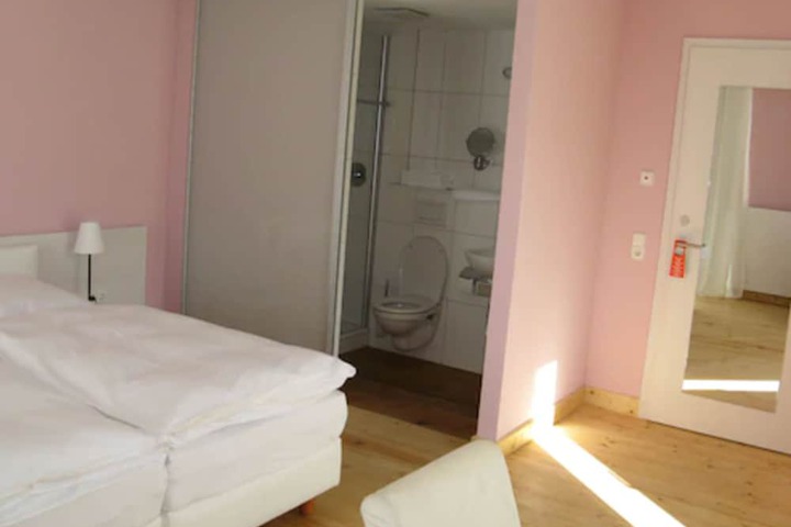Room 8 of 15