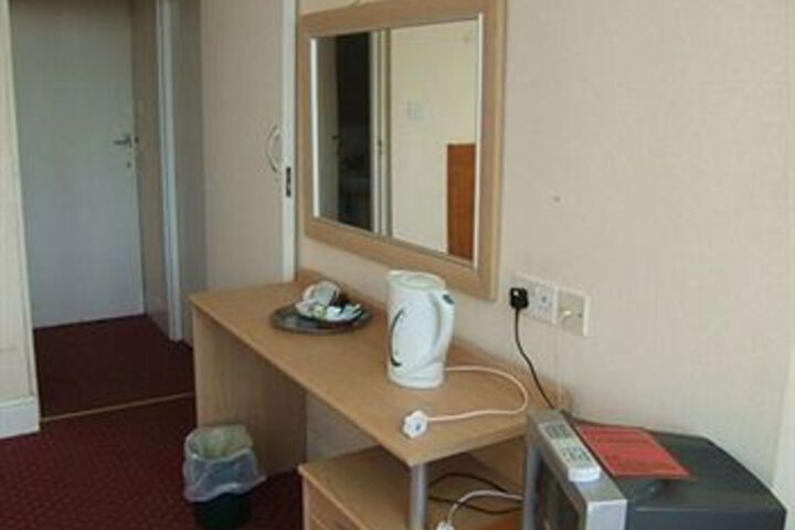 Room 17 of 25