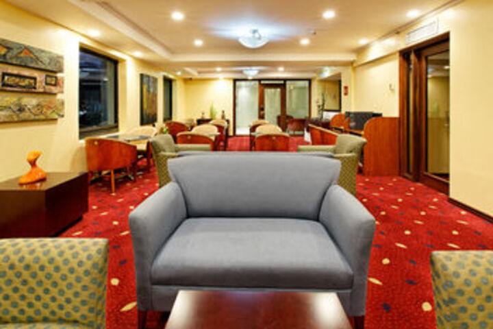 Lounge 39 of 66