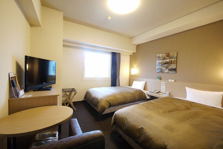 Room 8 of 28