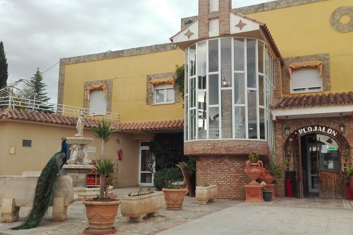 Exterior of Hotel Arcojalon