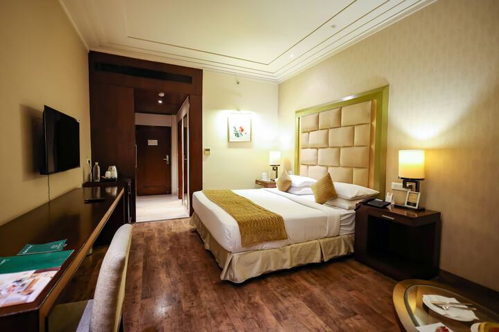 Room 5 of 40