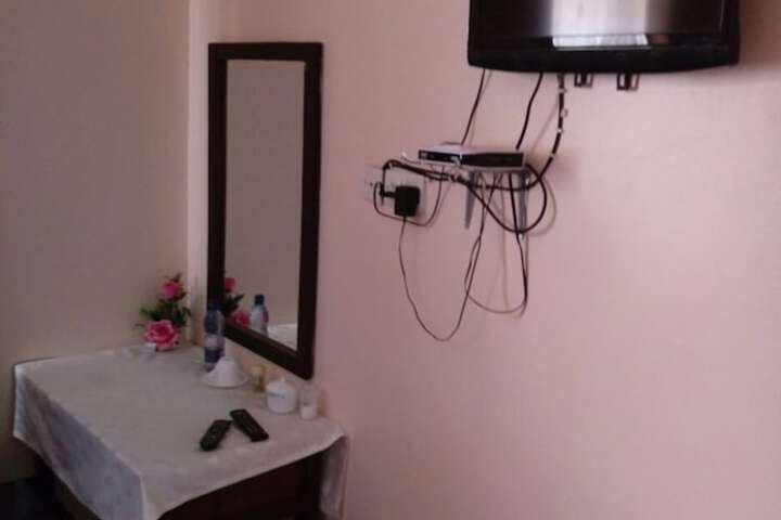 Room 9 of 18