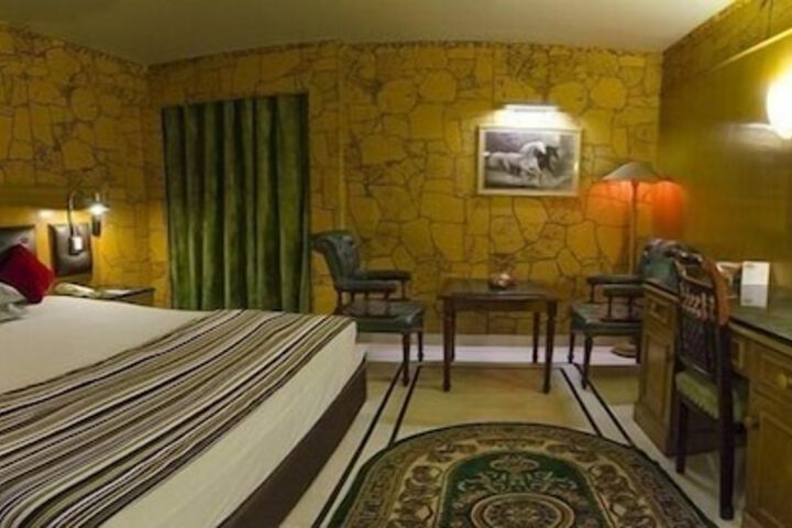 Room 13 of 26