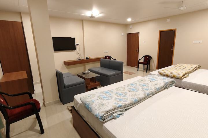 Room 12 of 28