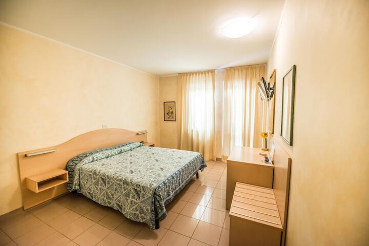 Room 7 of 42