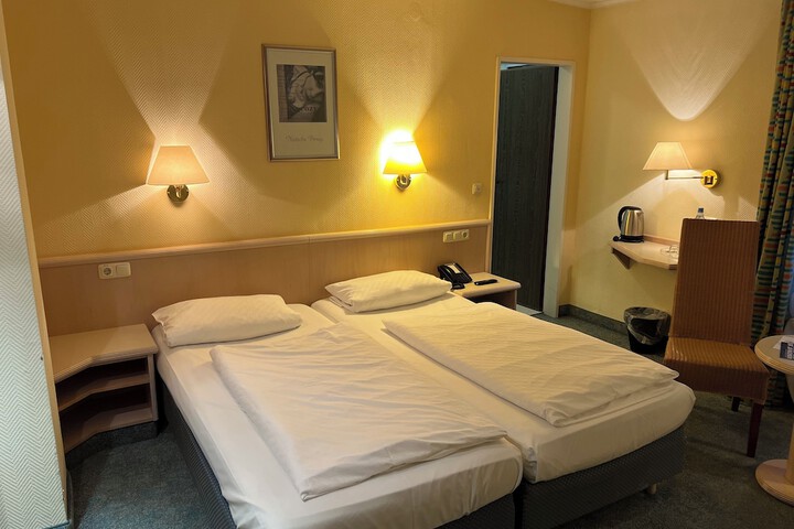 Room 10 of 51