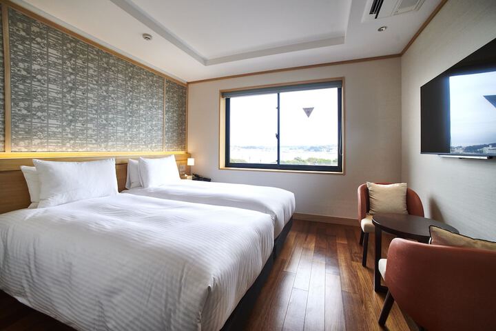 Room 5 of 27