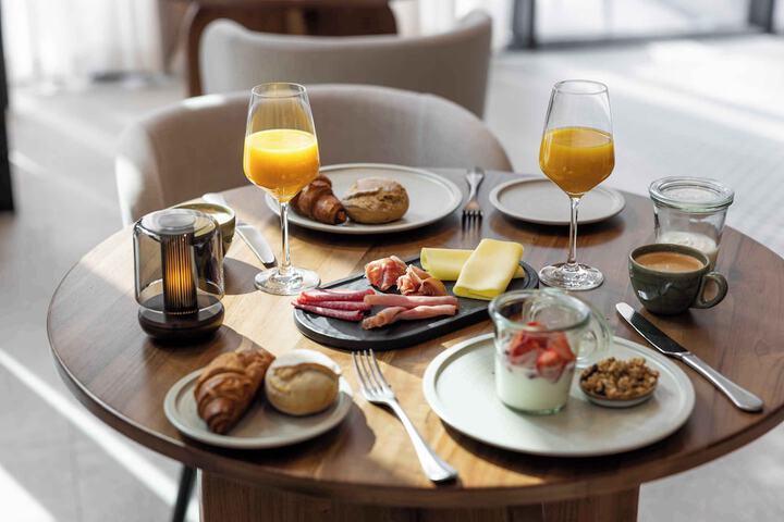 Breakfast/Coffee Service 28 of 43